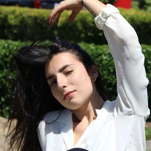 Meet your Posher, Andrea deniz
